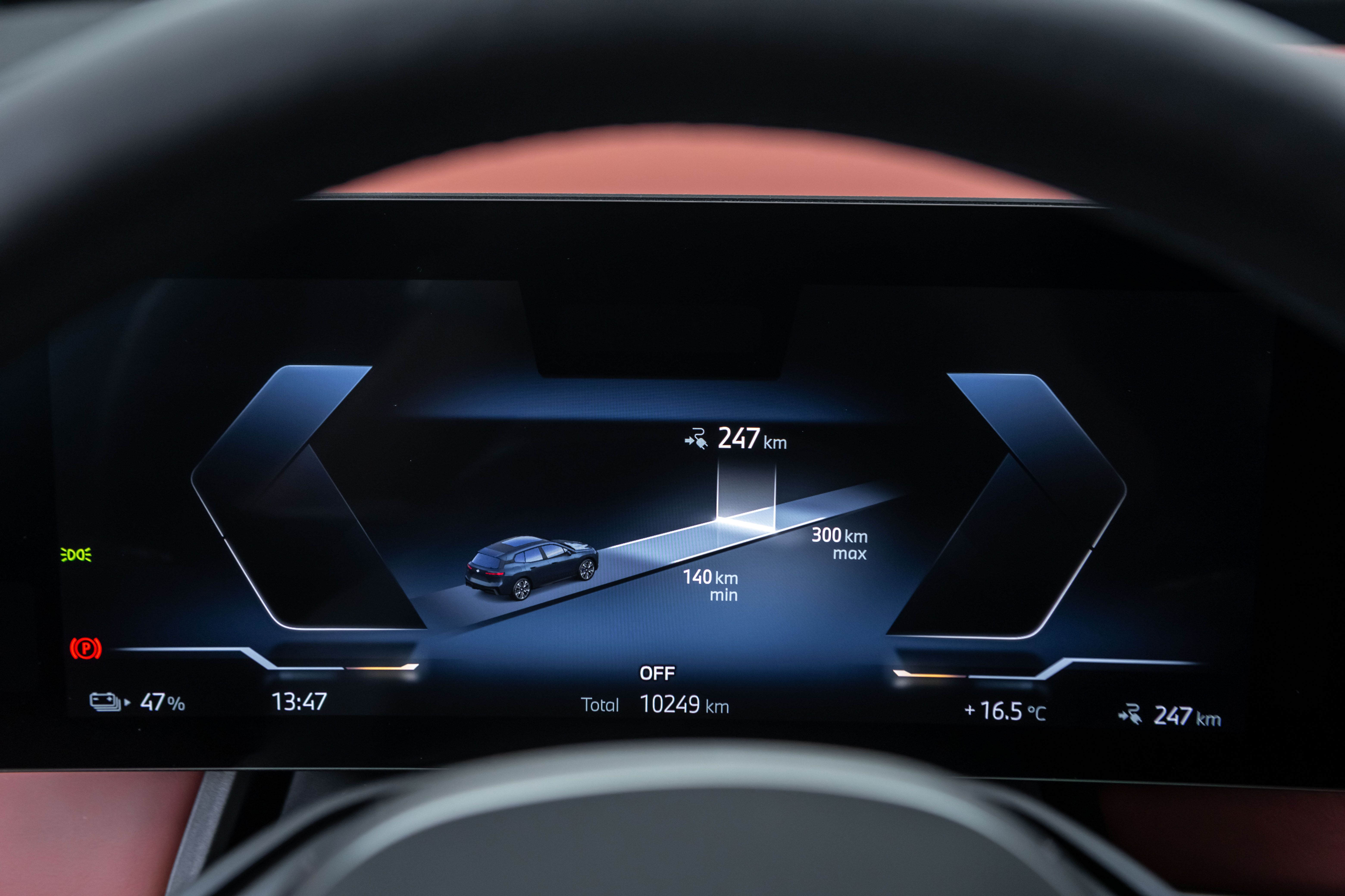 BMW iX xDrive60, 544hp, 2025