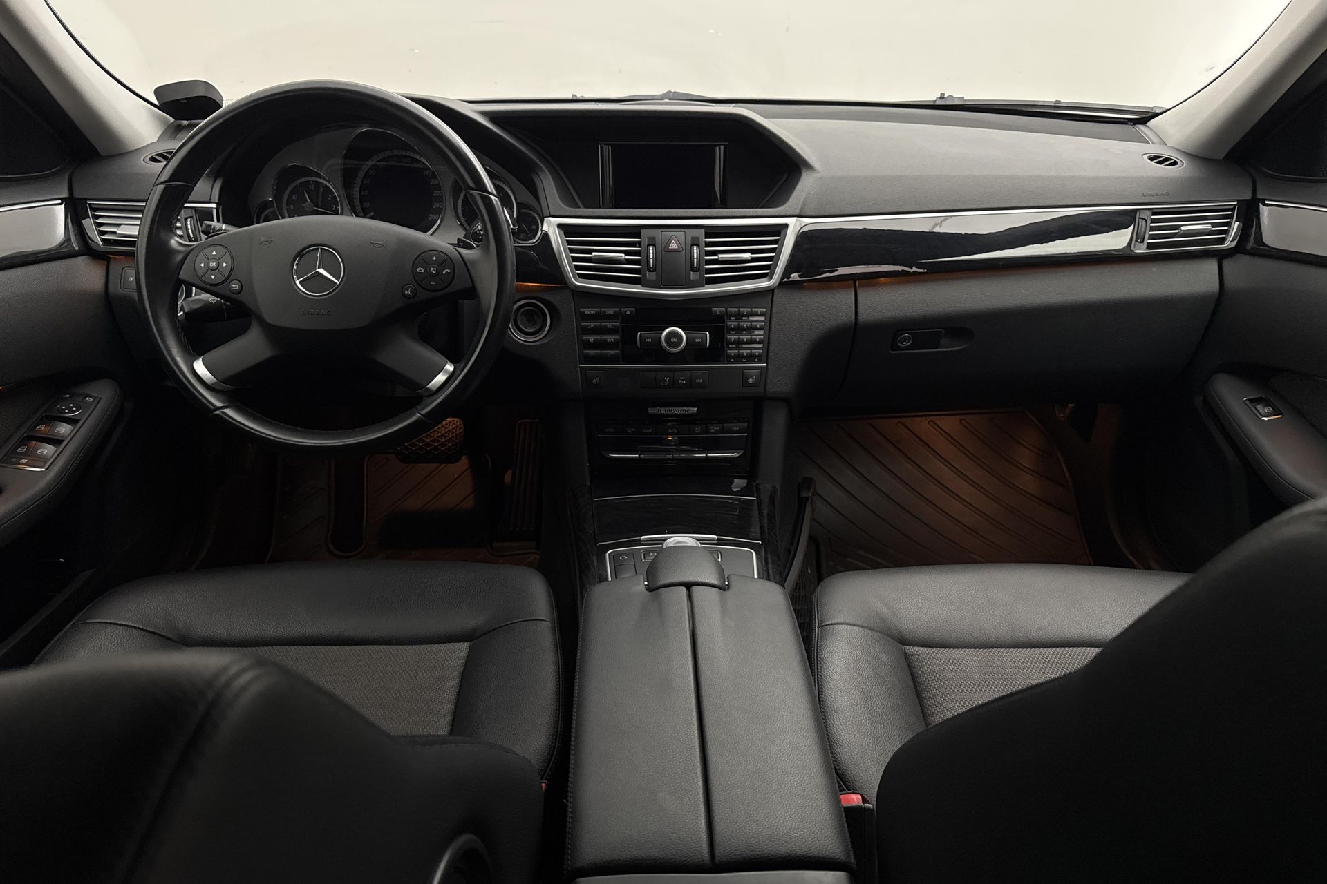 Mercedes-Benz E 220 CDI BlueEFFICIENCY 2012, photo 7/10