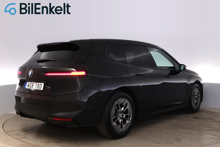 Bild 3 av BMW iX xDrive40 Sky Lounge Pano H&K 360*