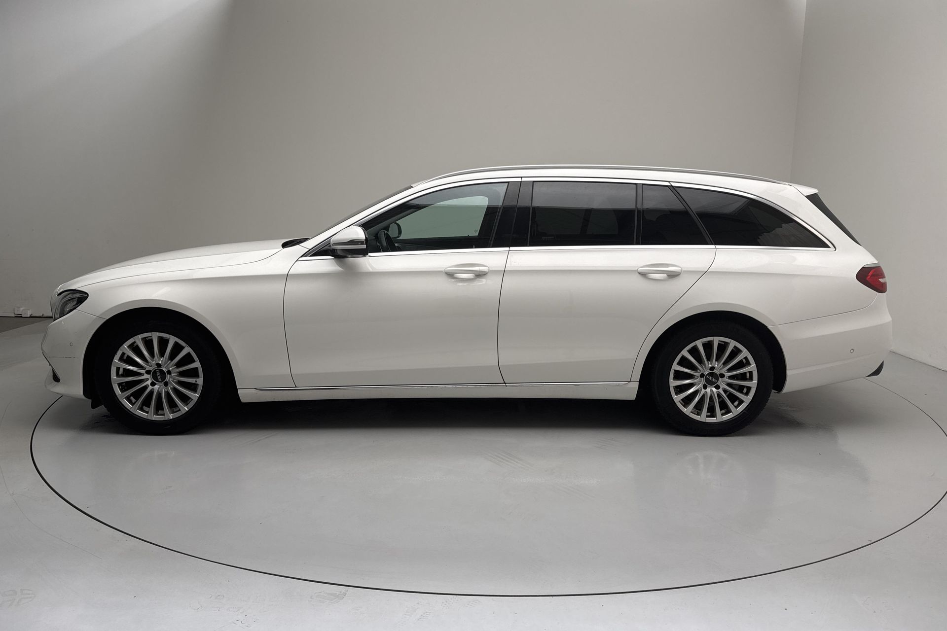 Mercedes-Benz E 200 T d 2019, bild 2/10