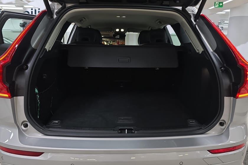 Bild 4 av Volvo XC60 B5 AWD Bensin Core/Google/Värmare/Backkamera/