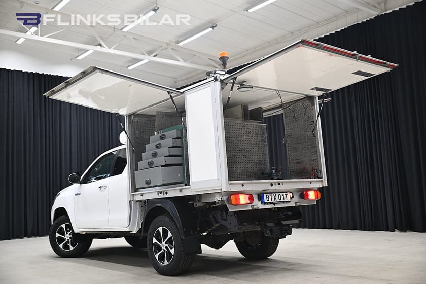 Bild 5 av Toyota Hilux Extra Cab 2.4 AWD 150HK Servicebil|Kåpa|Inredning|Inverter|SeUtr!