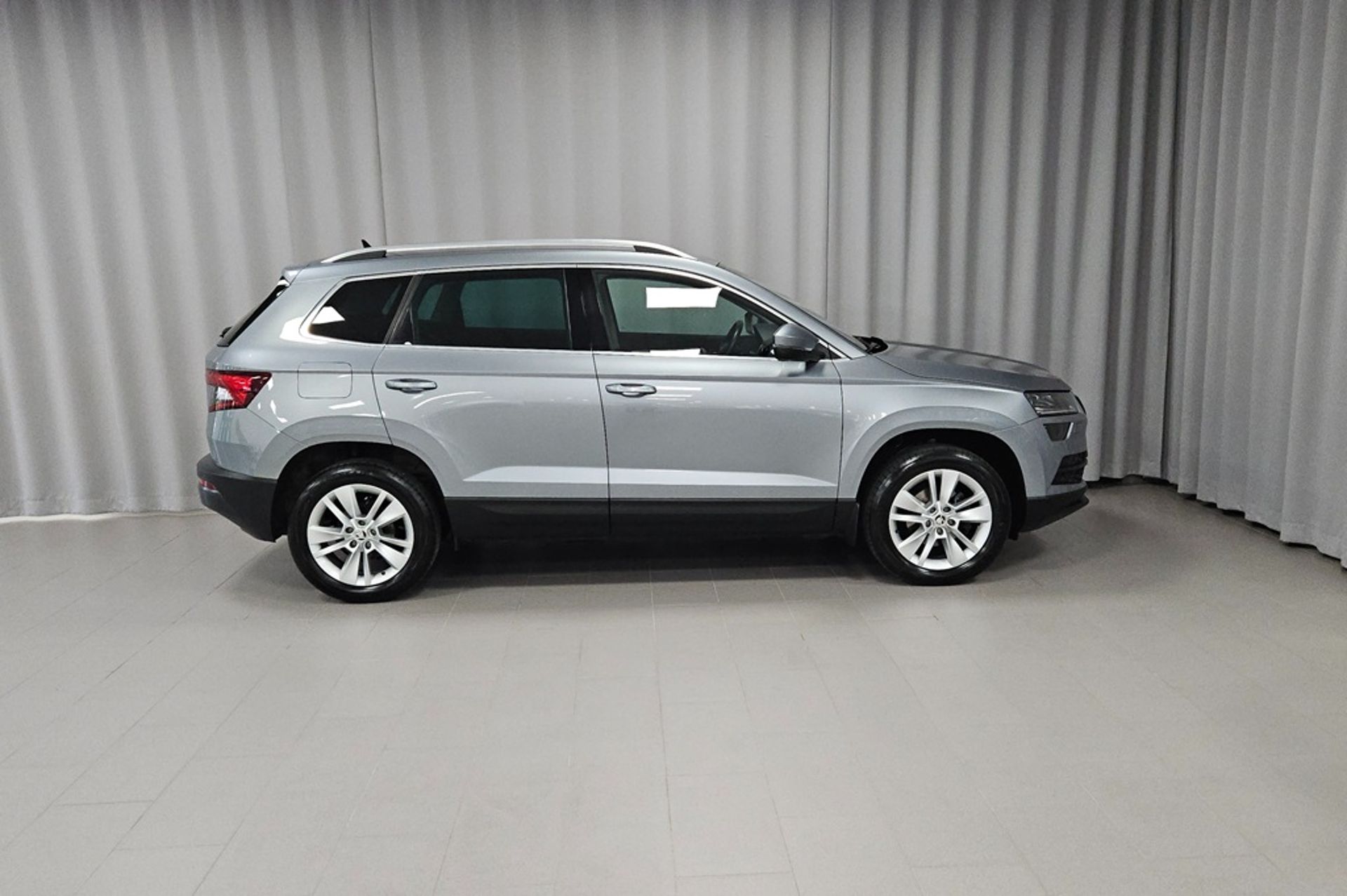 Skoda Karoq 2020, photo 4/9
