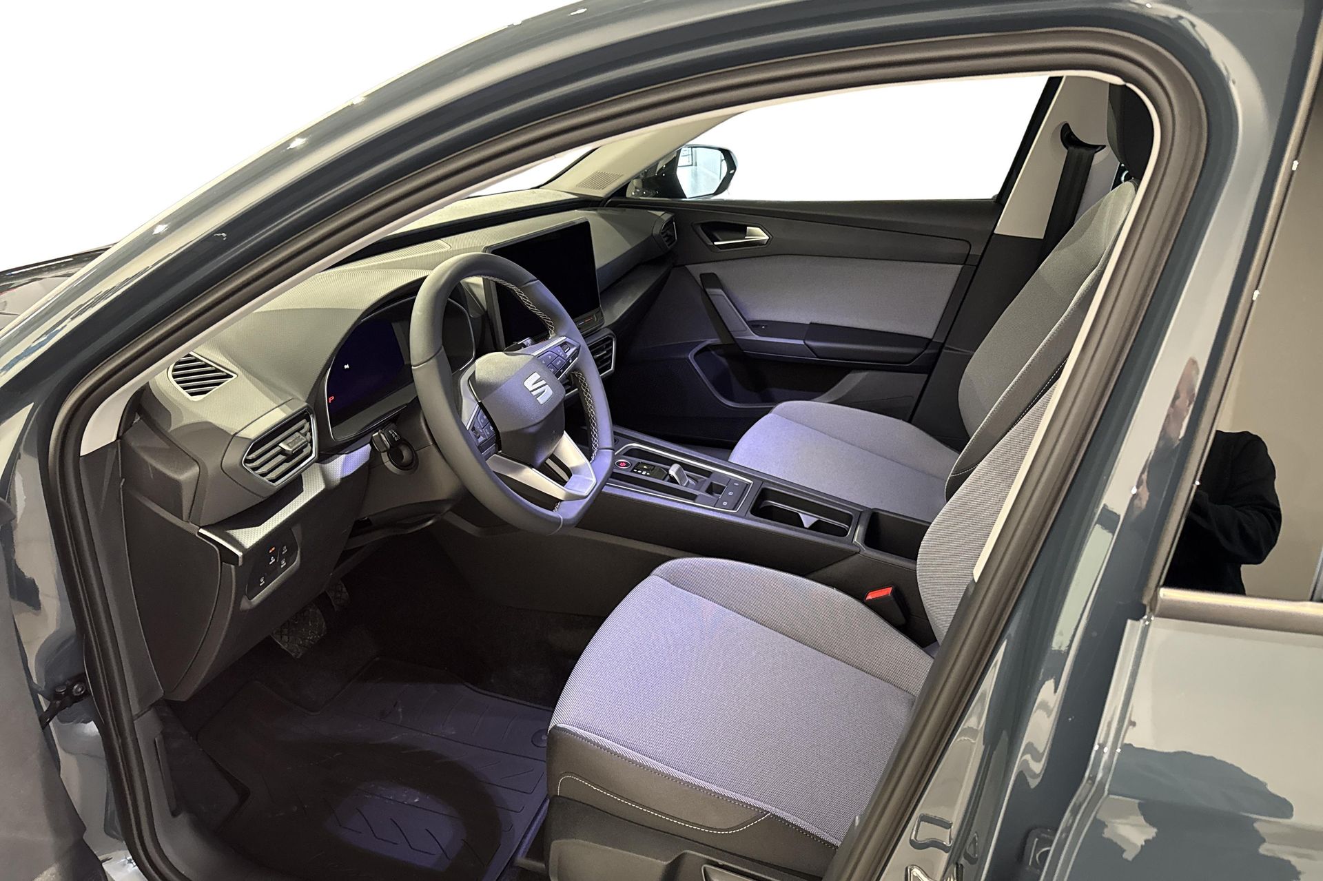Seat Leon Sportstourer 1.5 eTSI 2026, kuva 6/8