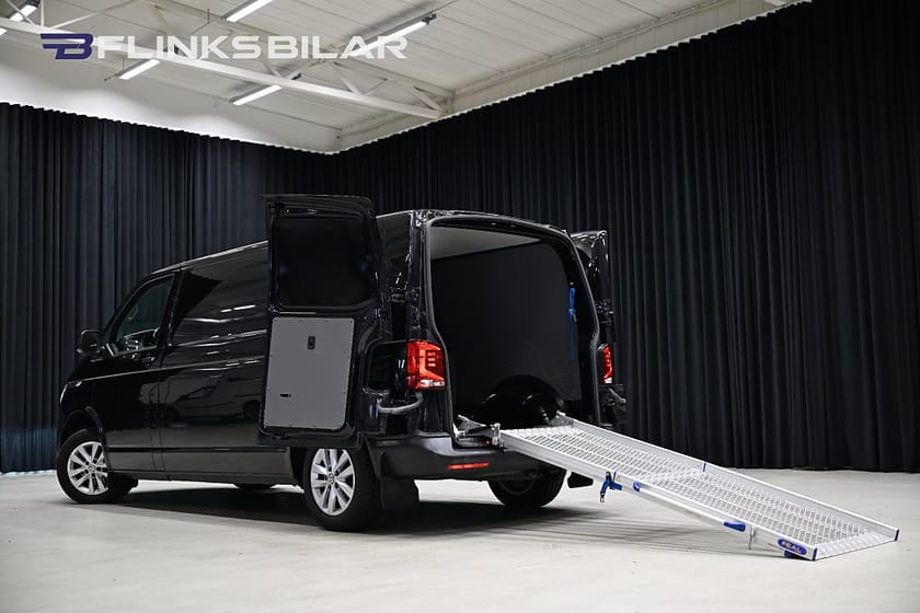 Bild 5 av Volkswagen Transporter 4Motion DSG 150HK Nedlackad|LED|Drag|Värmare|Backkamera