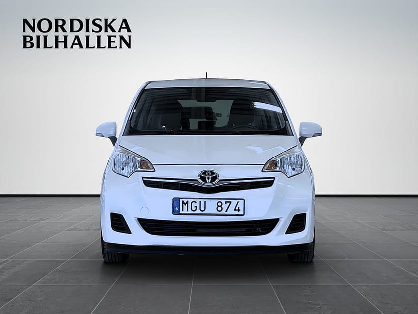 Bild 2 av Toyota Verso-S 1.33 Dual VVT-i Multidrive S Backkamera Bluetooth