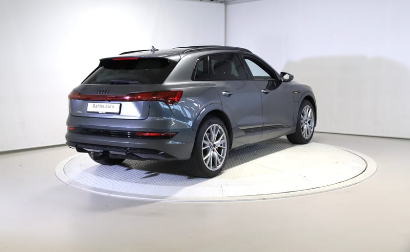 Bilde 5 av Audi e-tron 55 quattro S-line Sport ACC/Pano/Krok/HUD/360/Skinn/Sort Opt/21