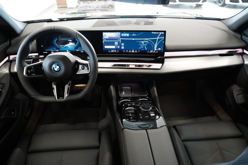 Bild 2 av BMW i5 eDrive40 Touring M Sport Active Ed Drag DA H K