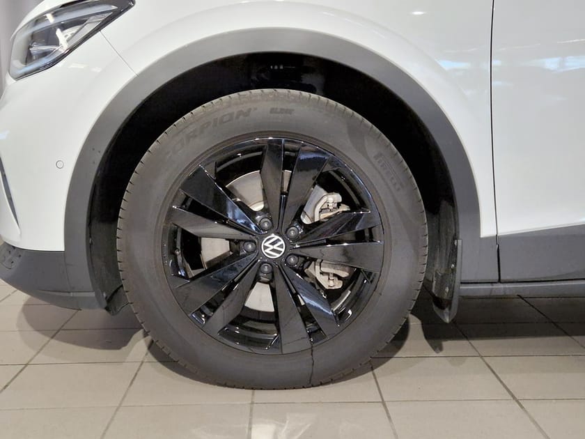 Bild 3 av Volkswagen ID.4 Pro / 286 HK / 77 kWh batteri / *DEMO