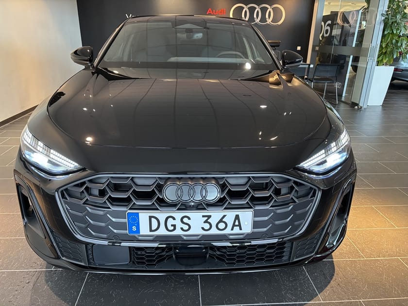 Bild 3 av Audi A5 Sedan e-hybrid quattro S-LINE BLACK EDITION