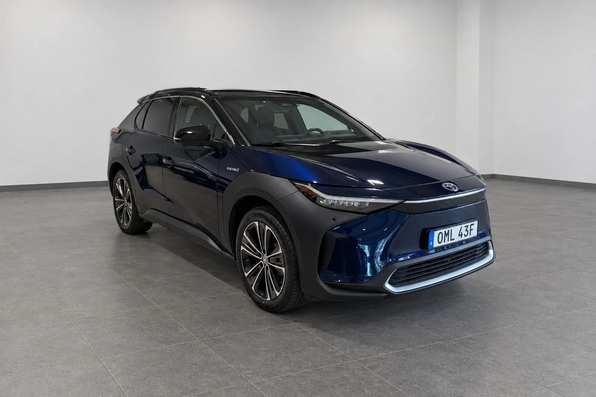 Toyota bZ4X 71.4 kWh AWD 2023, bild 2/10