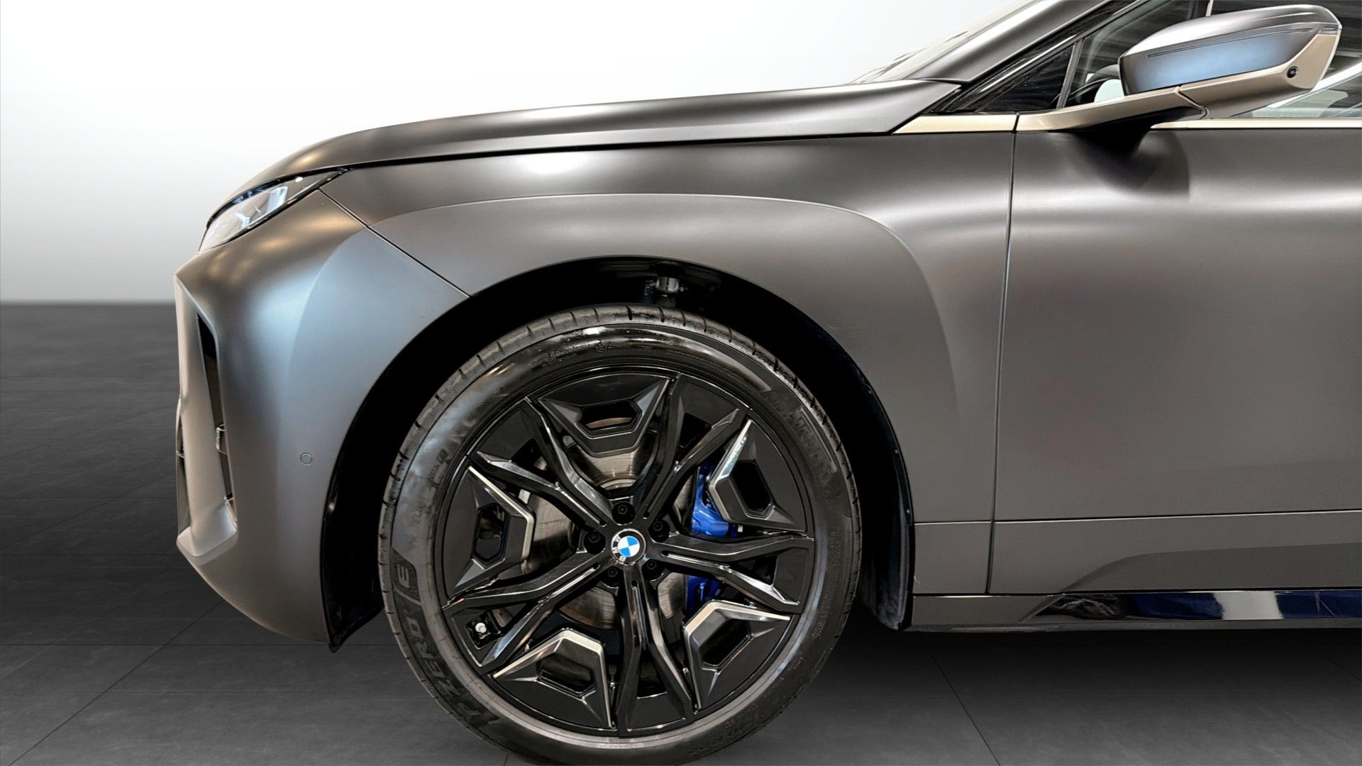 BMW iX xDrive60, 544ps, 2026