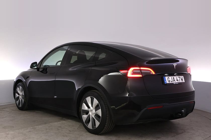 Bild 4 av Tesla Model Y Standard Range RWD Autopilot Panorama Drag