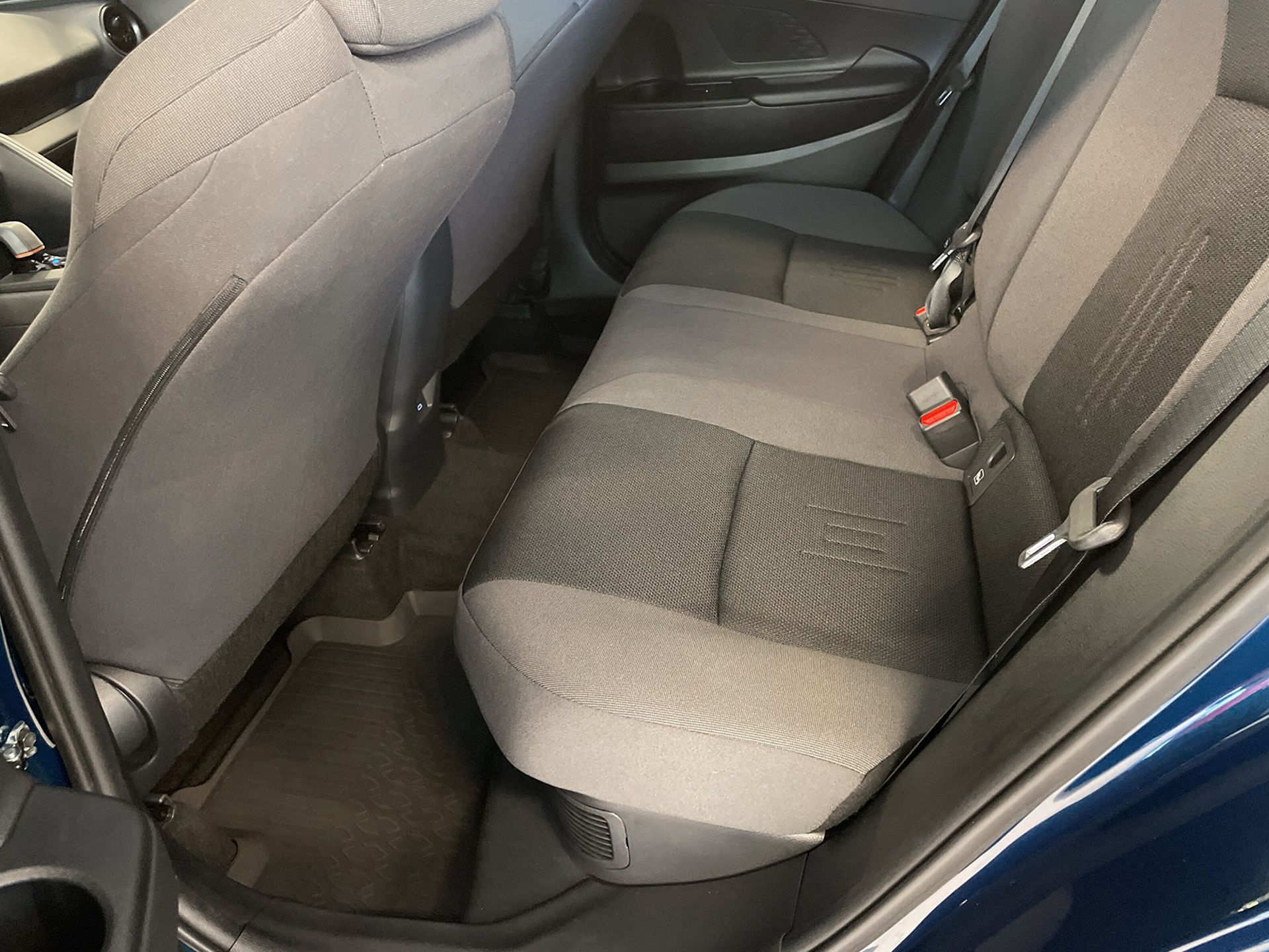 Toyota C-HR Hybrid 2025, bild 7/10
