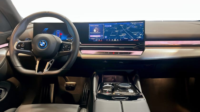 Bild 4 av BMW 530e xDrive Touring M-Sport Drag Rattvärme