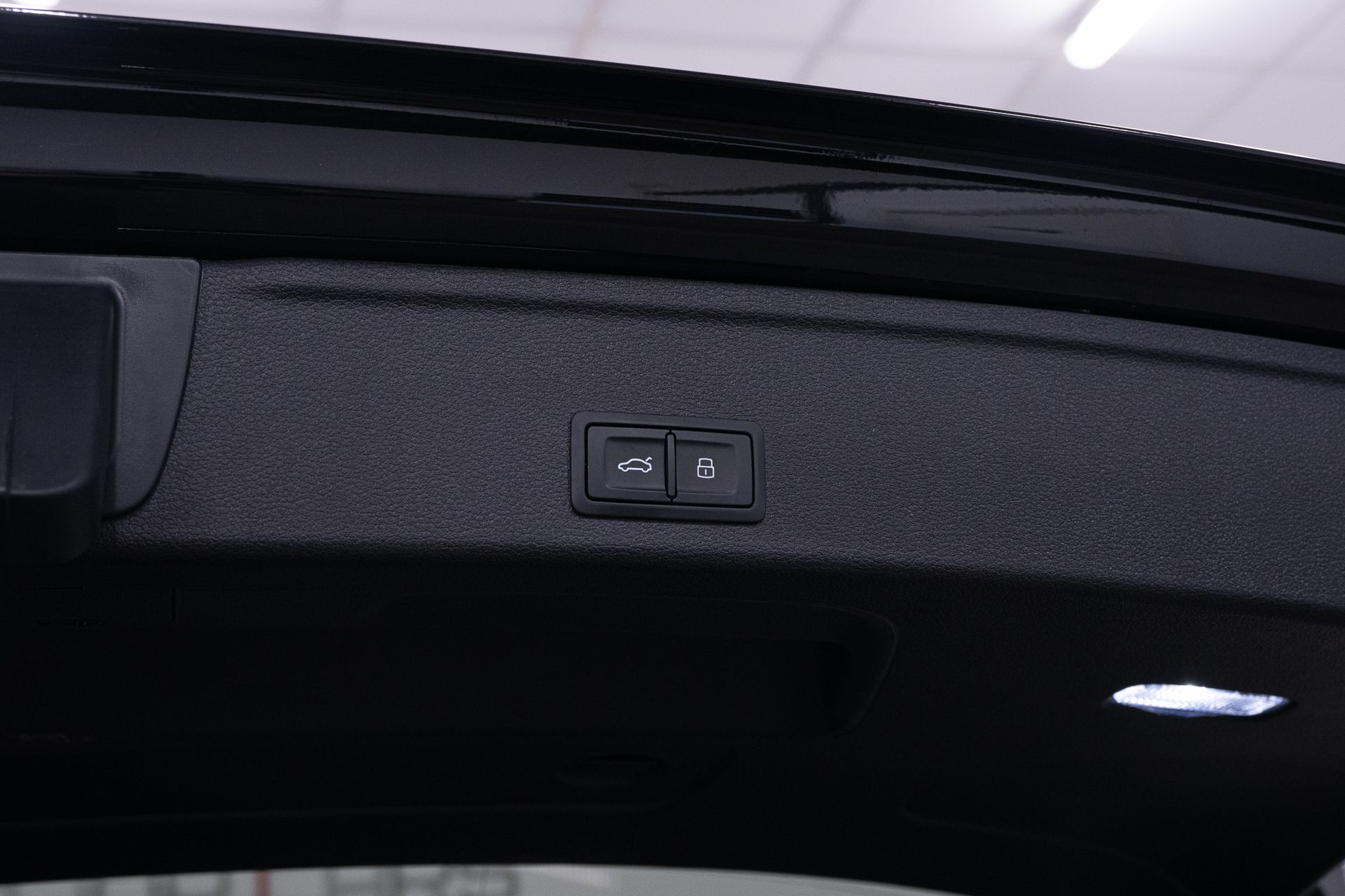 Audi A4 2023, bild 7/25