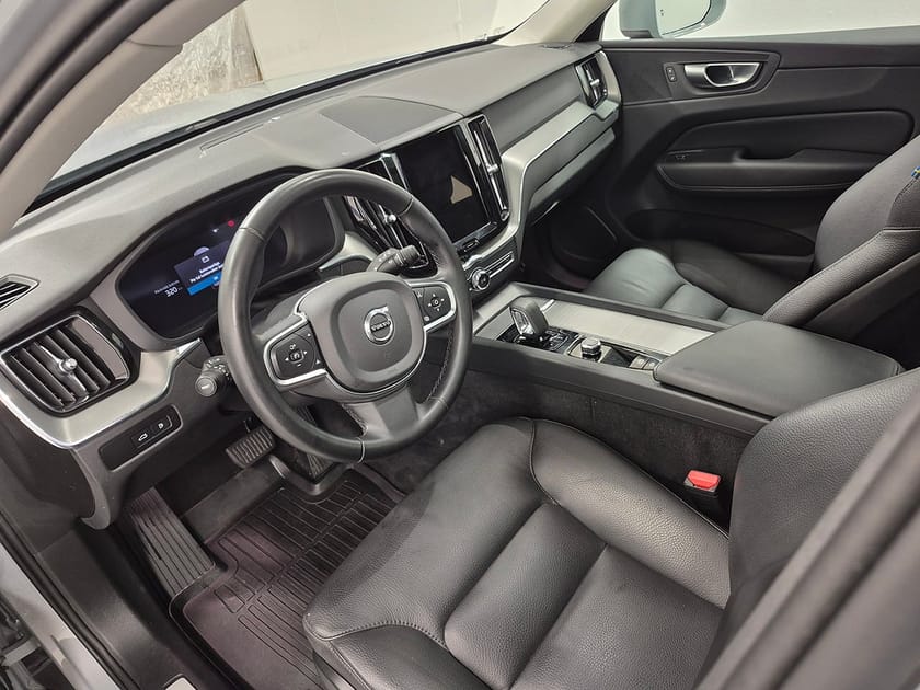 Bild 2 av Volvo XC60 T6 Recharge Core Bright plug in AWD 350HK 4x4 Panorama