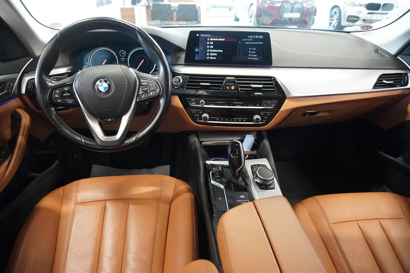 Bild 2 av BMW 520d xDrive Touring Sport Line Navi Värmare DAP Panorama Drag Keyless