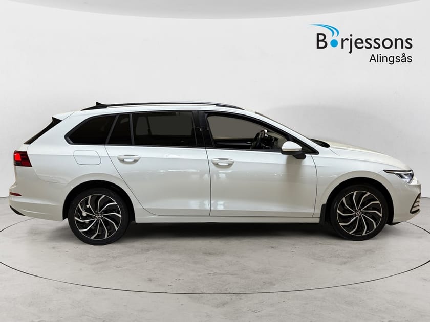 Bild 2 av Volkswagen Golf Sportscombi eTSI 131hk Dragkrok & Backkamera
