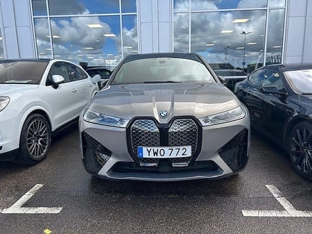BMW iX xDrive40 Innovation / Exclusive  Sportpaket / 1450 Mil