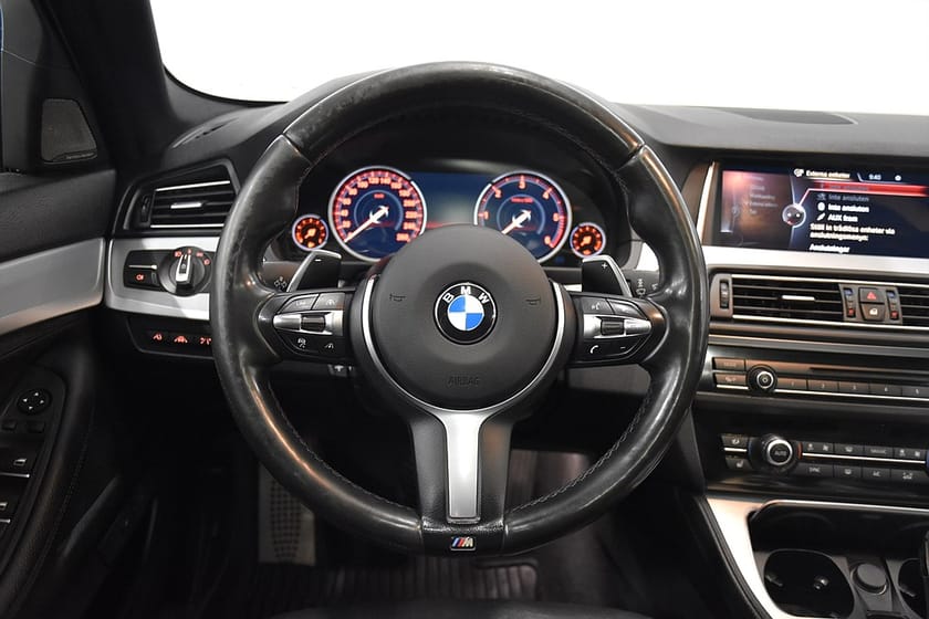 Bild 2 av BMW 530d xDrive Touring M Sport Drag HUD Pano H/K Skinn Navi