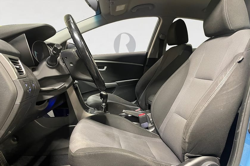 Bild 3 av Hyundai i30 1.6 135 HK FARTHÅLLARE 0.43L/MIL 866KR/ÅR NYSERV NYBES