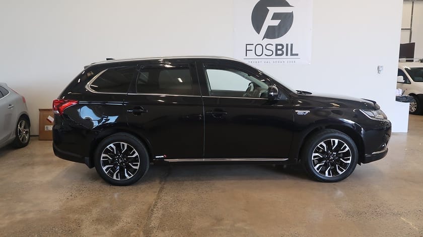 Bild 3 av Mitsubishi Outlander PHEV *RÄNTEKAMPANJ 3.45%* CVT Kamera Drag Nyservad