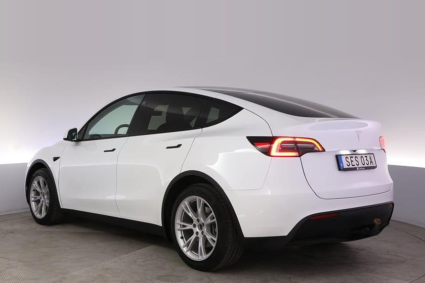 Bild 4 av Tesla Model Y Standard Range RWD Autopilot Panorama Drag