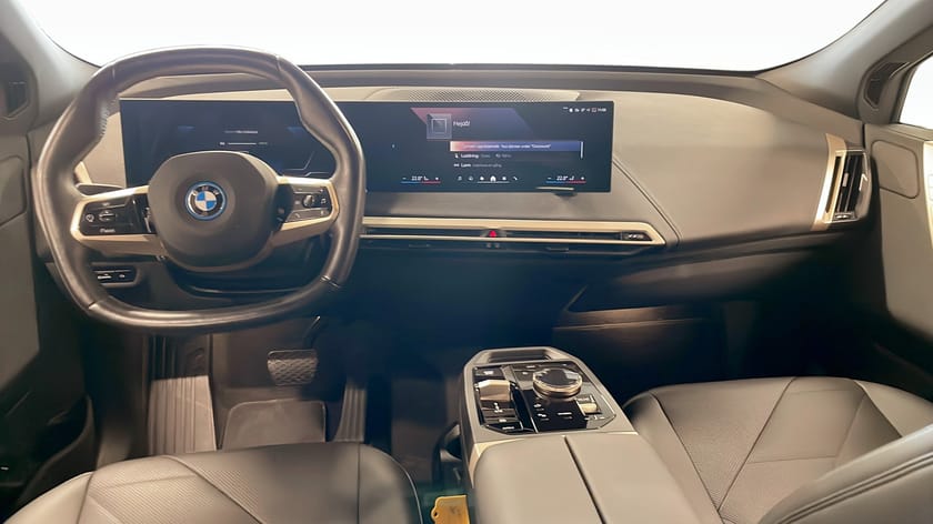 Bild 4 av BMW iX xDrive40 326hp 22 tum Kupévärmare Navi Carplay