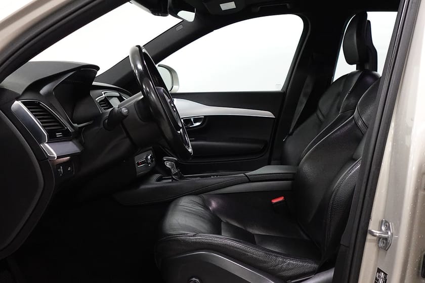 Bild 4 av Volvo XC90 7-Sits D5 AWD Momentum Drag Skinn Kamera D-Värmare