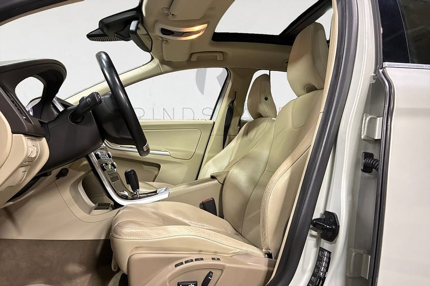 Bild 3 av Volvo XC60 D5 205 HK AUT AWD SUMMUM PANO NAVI KEYLESS SKINN 18"