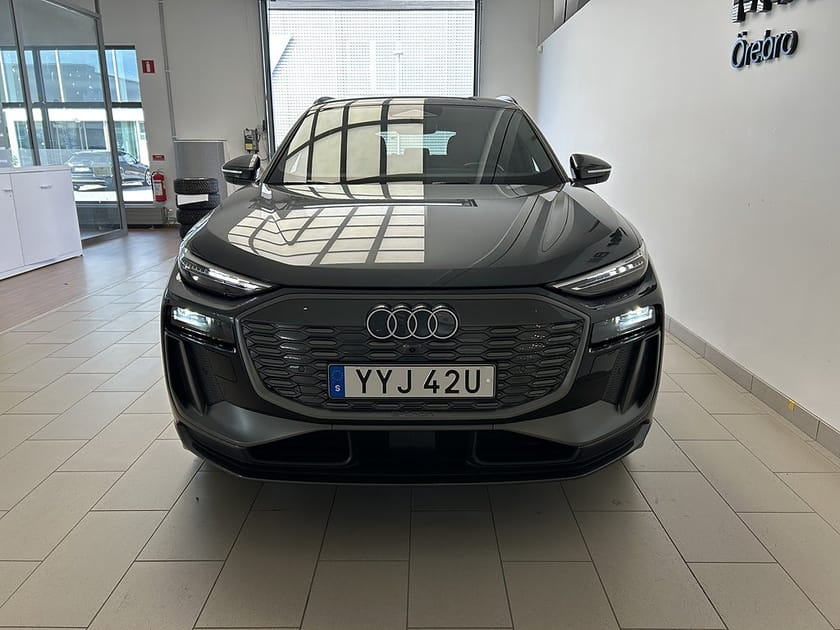 Bild 2 av Audi Q6 e-tron quattro 388hk S-line /Matrix /Rattvärme /Drag