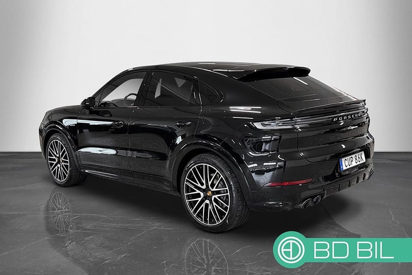Bild 2 av Porsche Cayenne E-Hybrid Coupé BOSE PANORAMA 18-VÄGSSTOLAR SKÄRMAR BAK