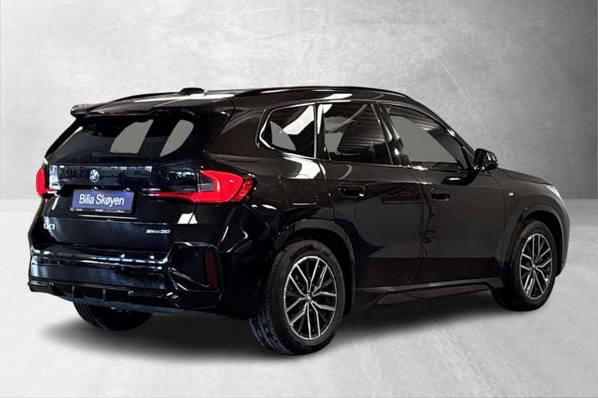 Bilde 4 av BMW iX1 xDrive30 Fully Charged, H/K, Adp-cruise, El-seter, HUD