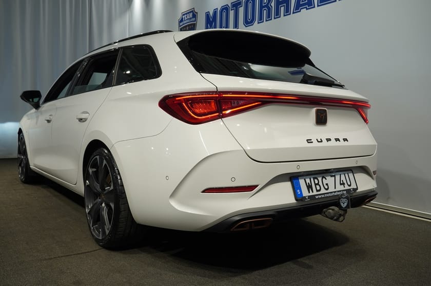 Bild 3 av CUPRA Leon Sportstourer e-Hybrid VZ - Drag, Kamera, MM!