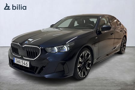 BMW 550e xDrive Sedan M Sport Pro / B&W / Driving Prof / Pano / Drag/Kolfiber