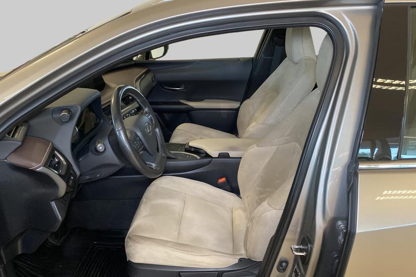 Bild 5 av Lexus UX 250h Comfort Teknikpaket inkl vinterhjul och dragkrok