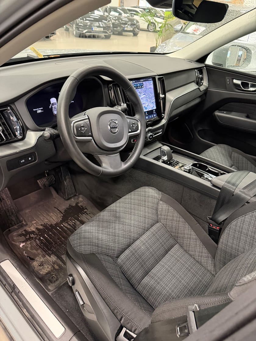 Bild 3 av Volvo XC60 Recharge T6 AWD Core Edition 360 kamera Pano 2,99%Ränta