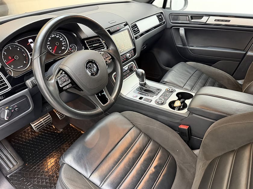 Bild 4 av Volkswagen Touareg 3.0 V6 TDI 4M 245hk R-Line Navi/360kamera/Läder/Krok/Luftf/Keyle