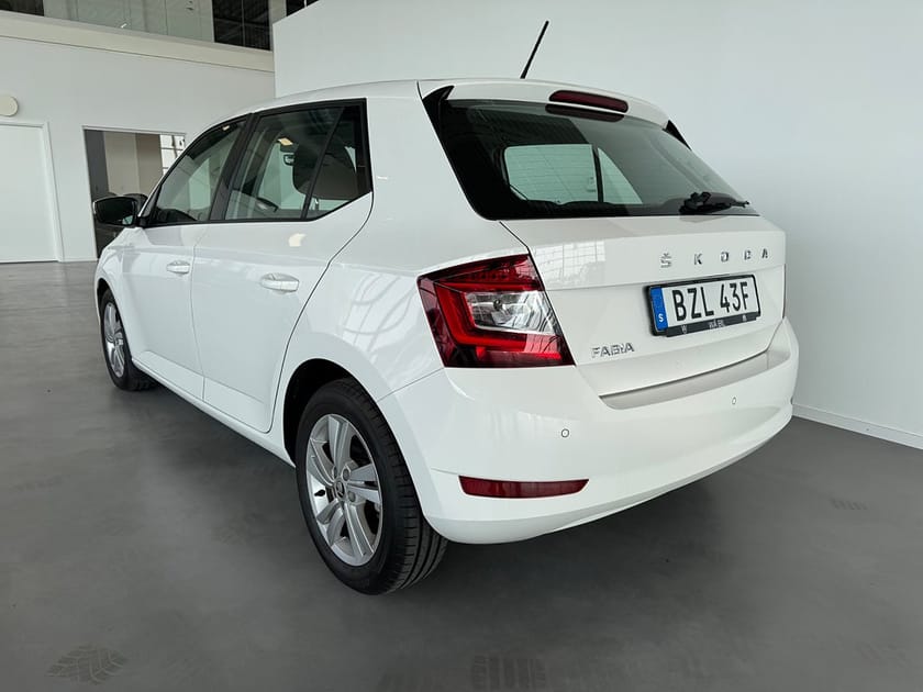 Bild 3 av Škoda Fabia Skoda 1.0 TSI Style | CarPlay | P-sensor | Keyless