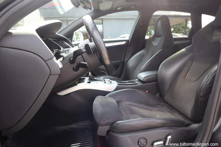 Bild 3 av Audi RS 4 Avant RS4 4.2 FSI Quattro 450hk Aut Navi Svensksåld B&O ljud