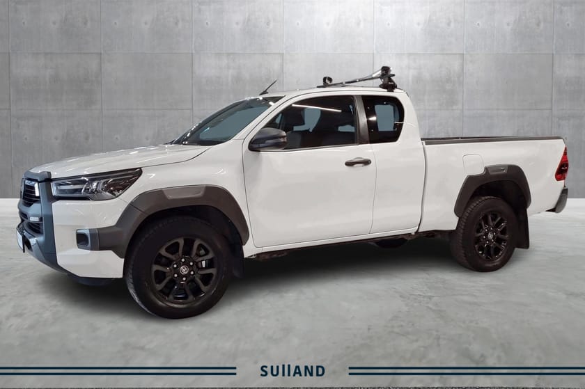 Bilde 2 av Toyota Hilux Extra Cab SR+ Invinsible X, 2.8 l, 204 hk, 3 500 kg, 1 tonn, lys