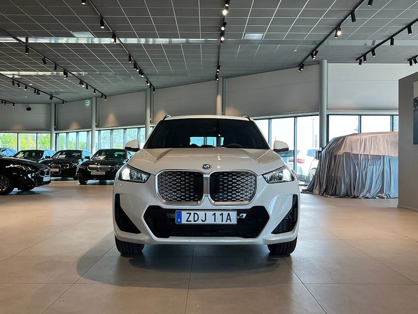 Bild 2 av BMW iX1 xDrive30 M Sport D/A Plus Rattvärme Drag