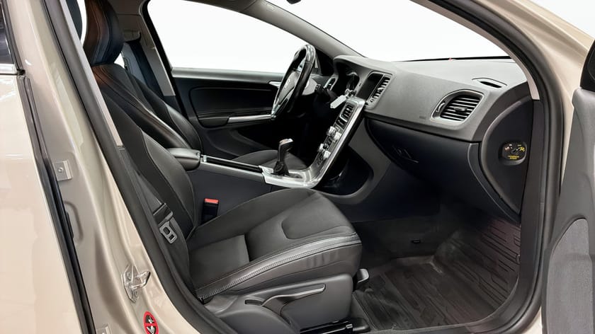 Bild 3 av Volvo V60 D4 190 HK MOMENTUM // DRAG