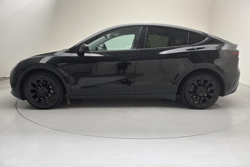 Bild 2 av Tesla Model Y Standard Range RWD Vit läderinredning Vinterhjul Panorama