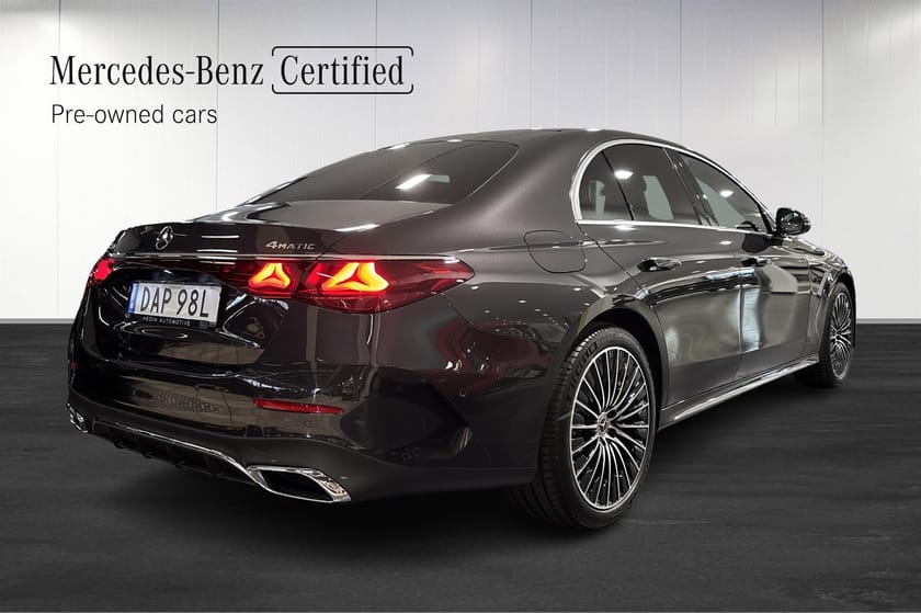 Bild 4 av Mercedes-Benz E 300 de 4MATIC sedan /AMG Advanced edition