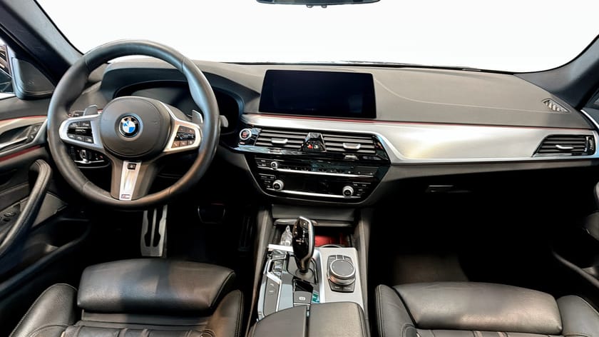 Bild 4 av BMW 530d xDrive Touring M-Sport Komfortstol Värmare Drag H/K