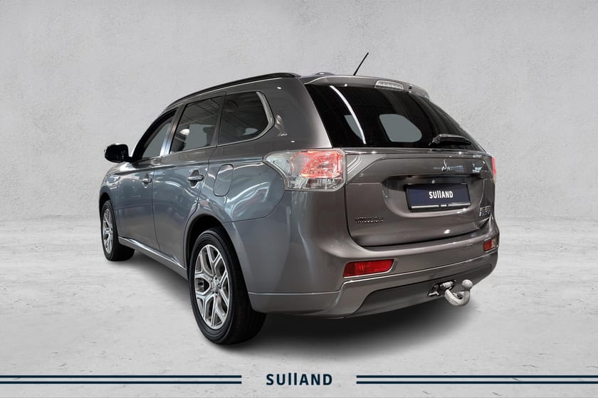 Bilde 3 av Mitsubishi Outlander PHEV 2.0 / Instyle+ / Panorama / Skinn / Krok / Aut