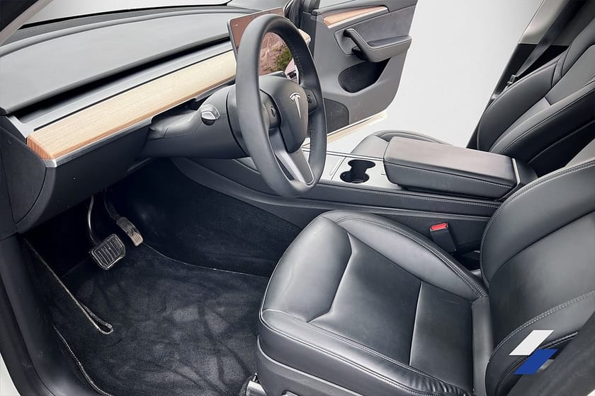Bild 4 av Tesla Model Y Long Range AWD Dragkrok Autopilot Moms