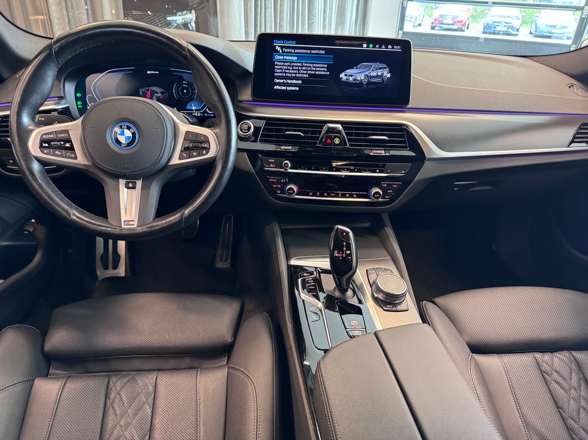 BMW 5-serie 2023 - miniatyr 13